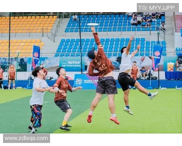 成都飞盘队与武汉飞盘队赛后复盘分析力量对比与战术探讨