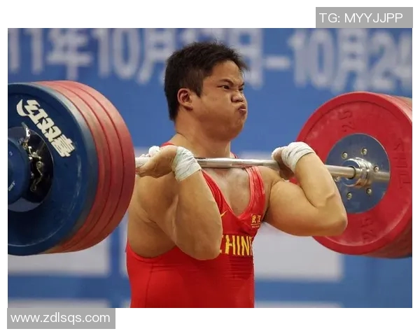 举重运动员突破极限挑战全力拼搏实现自我超越的背后故事